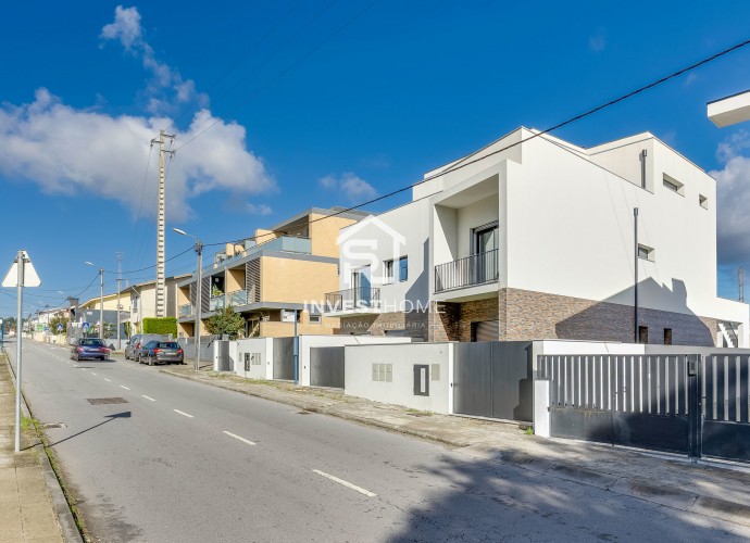 Andar Moradia T3 duplex | 3 Frentes|1º Piso | Rooftop| Box 