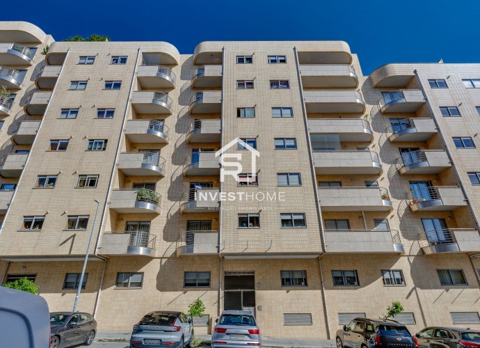 Apartamento T1 | Mobilado e Equipado | Terraço | Lugar garagem