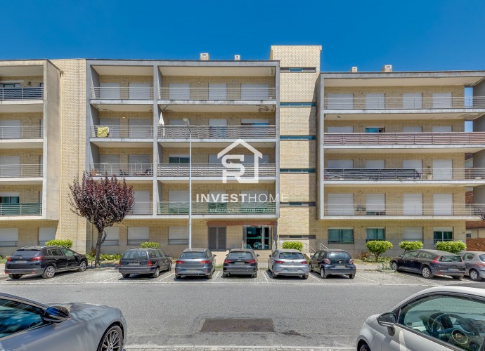 Apartamento T2 | Renovado | Boas áreas | Lug Garagem