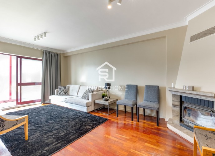 Apartamento T2+1 | Mobilado e Equipado | Metro | Terraço | Garagem