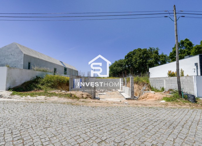 Lote 399m2 | Projeto aprovado | Moradia 4 frentes | Licenças Emitidas