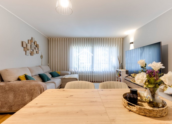 T2+1 com Suite | 112 m² | Elevador | Garagem para 2 Viaturas | Metro de Pedras Rubras